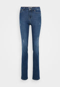 Blaue hochgewrungene Slim-Fit-Jeans mit leichter Abnutzung an den Oberschenkeln und Kniebereichen, ausgestattet mit Vordertaschen und Knopfverschluss.