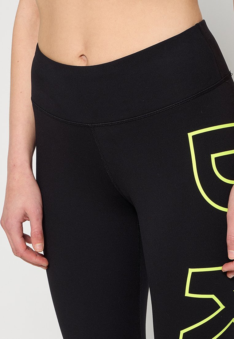 DKNY Sport