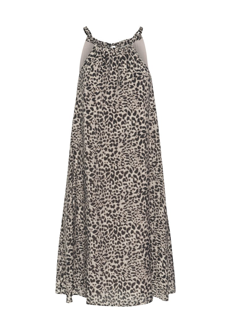 Leopardenmuster-Kleid mit lockerer, fließender Passform. Der Stoff ist leicht mit einem gerafften Ausschnitt und verstellbaren Trägern. Neutrale Farbpalette.