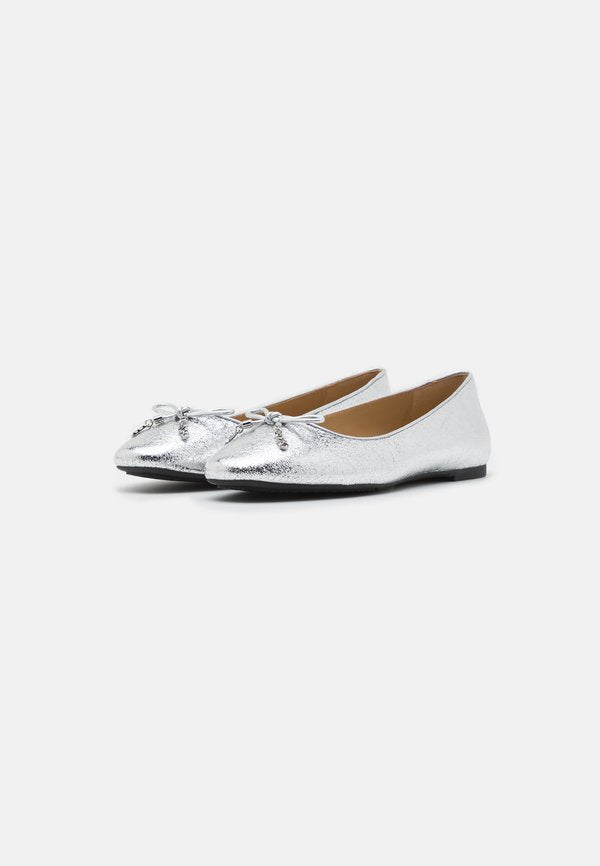 MICHAEL Michael Kors NORI FLAT