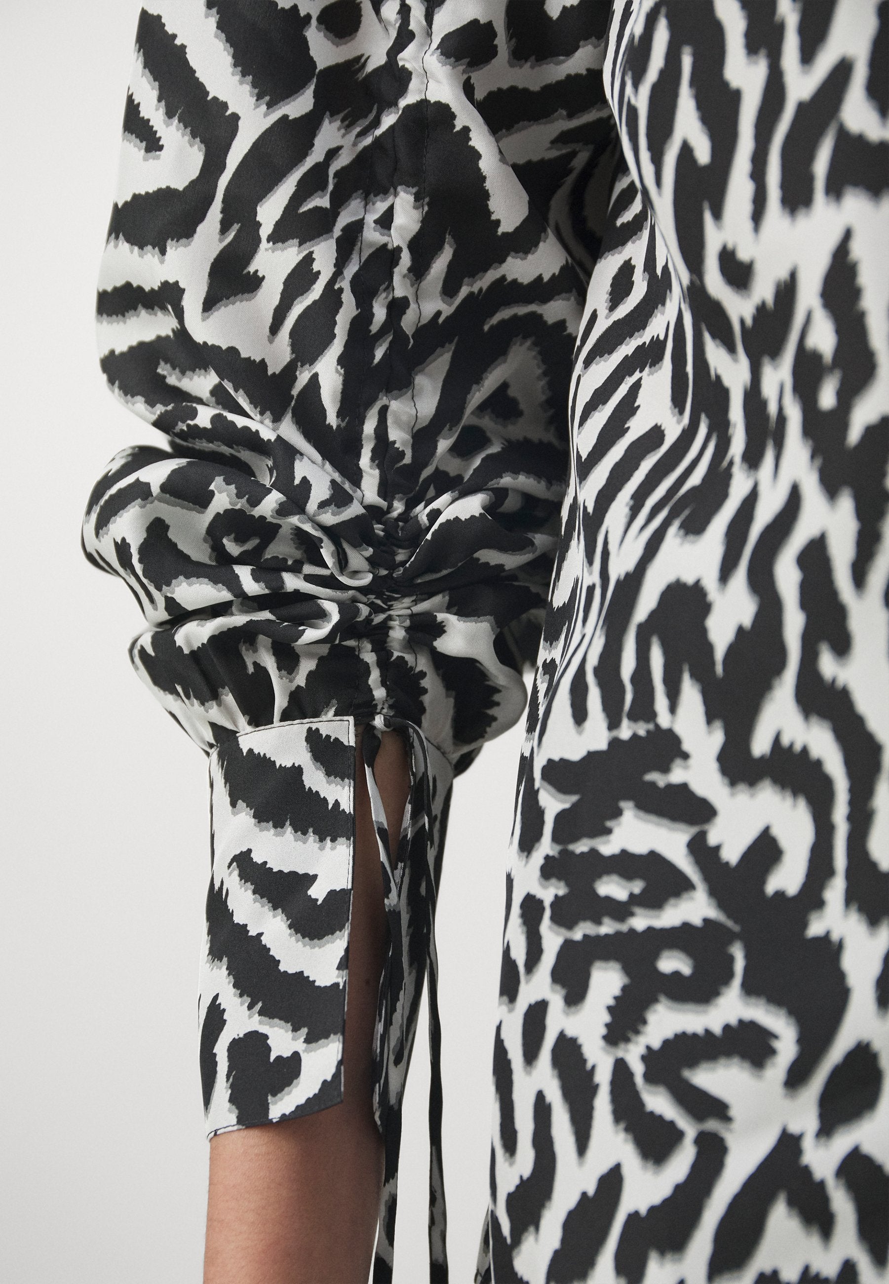 ANIMAL PRINT SHIRT Media 6