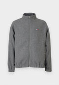 Graue Zip-Jacke aus weichem Stoff, mit hohem Kragen, elastischen Bündchen und einem kleinen Logo-Patch auf der Brust.