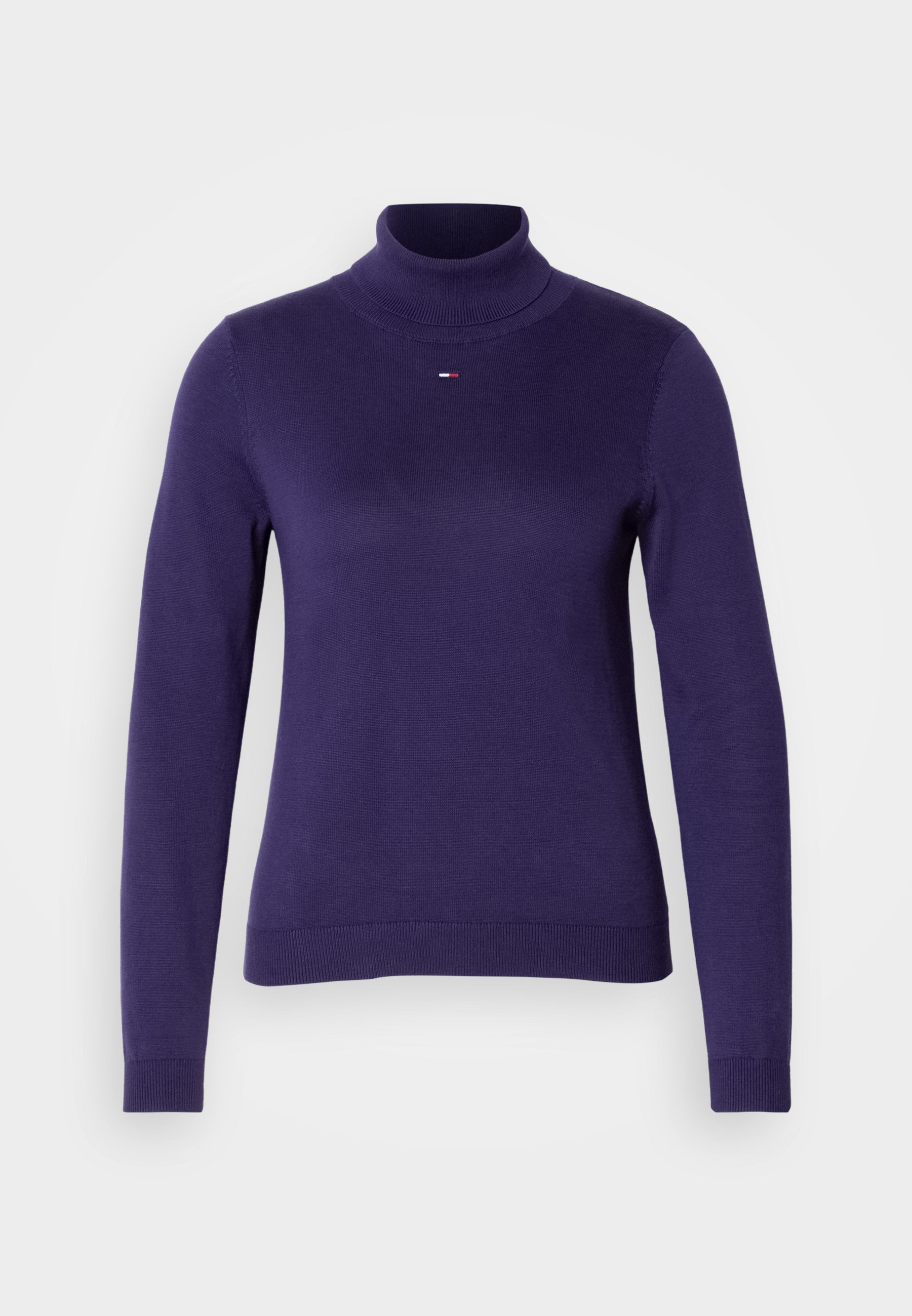 Lila Rollkragenpullover aus glattem, dehnbarem Stoff. Mit langen Ärmeln und geripptem Saum, versehen mit einem kleinen dreifarbigen Logo auf der Brust.