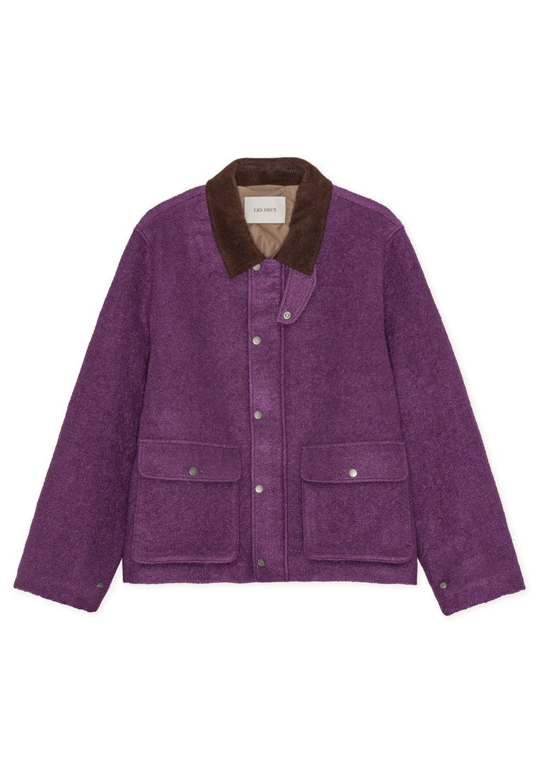 Lila Wollmischjacke mit braunem Cordkragen, Druckknöpfen und zwei Vorderaschen. Strukturiertes Gewebe mit einer lässigen Passform.