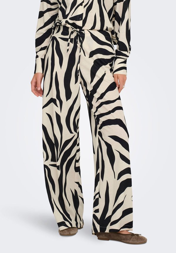 ONLY ONLSAKURA LOOSE PULL UP - Trousers - black aop flower