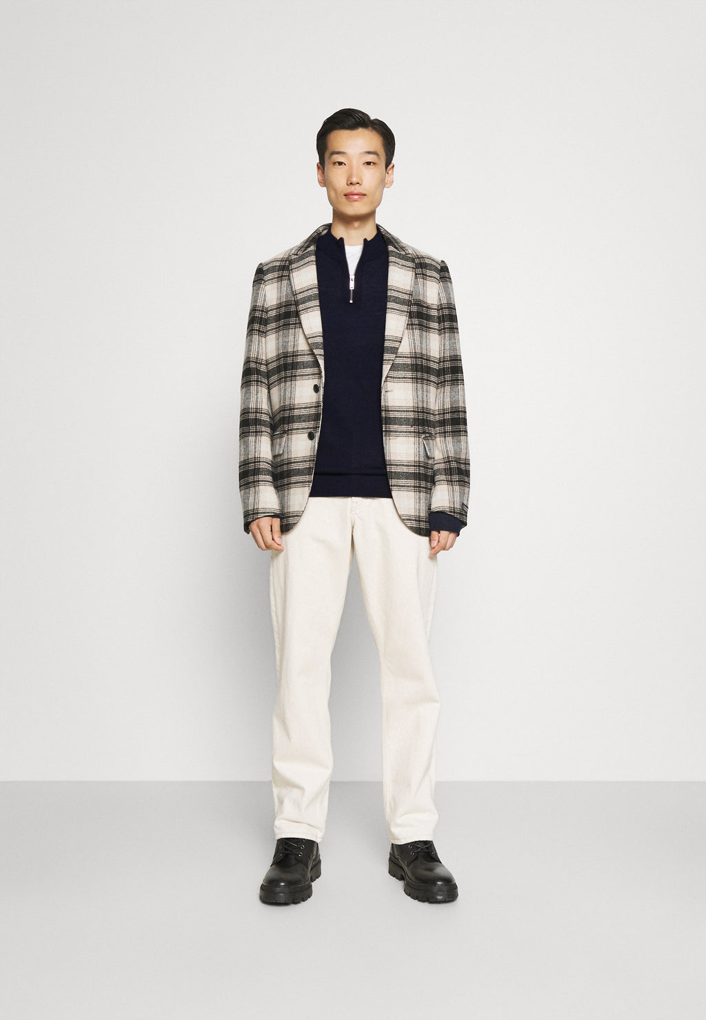 HALF ZIP MOCK NECK Media 2