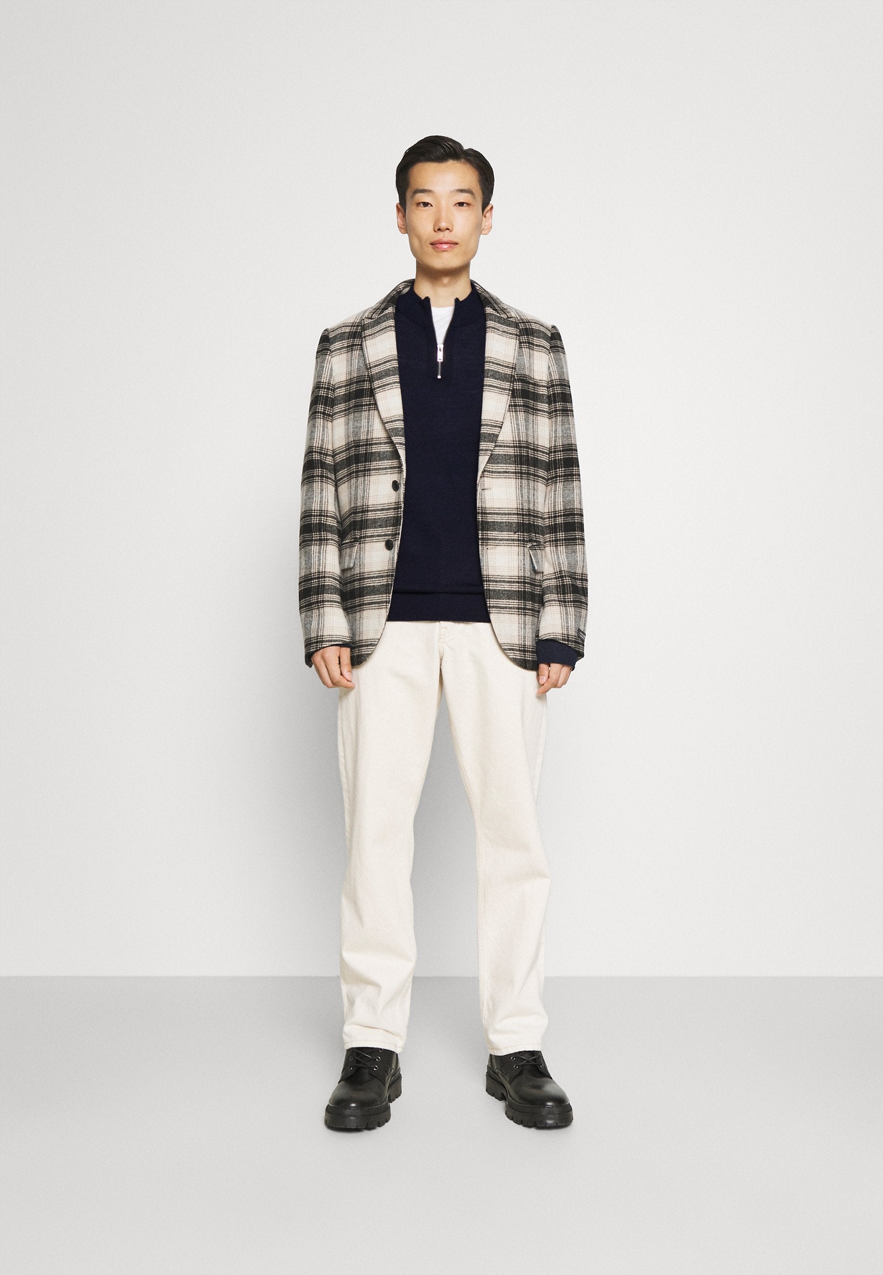 HALF ZIP MOCK NECK Media 2