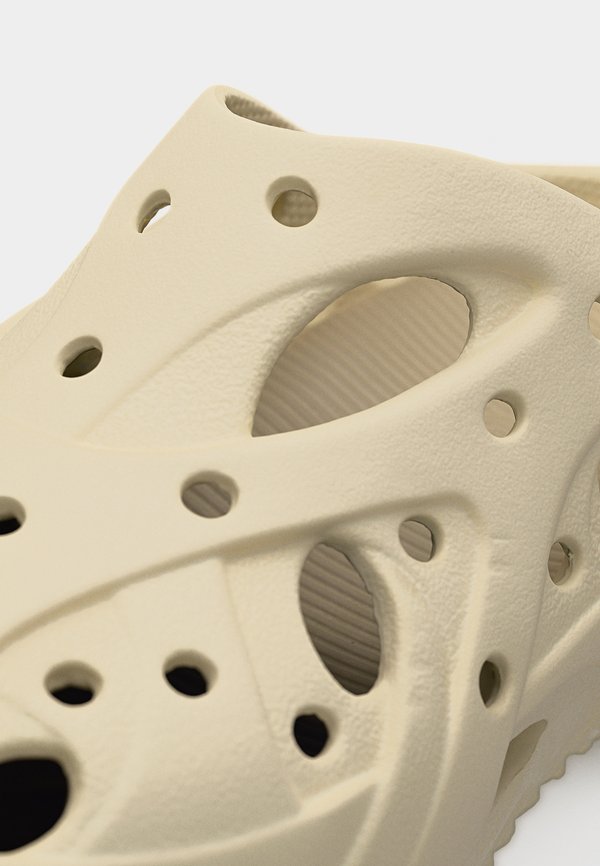 Crocs CAGED