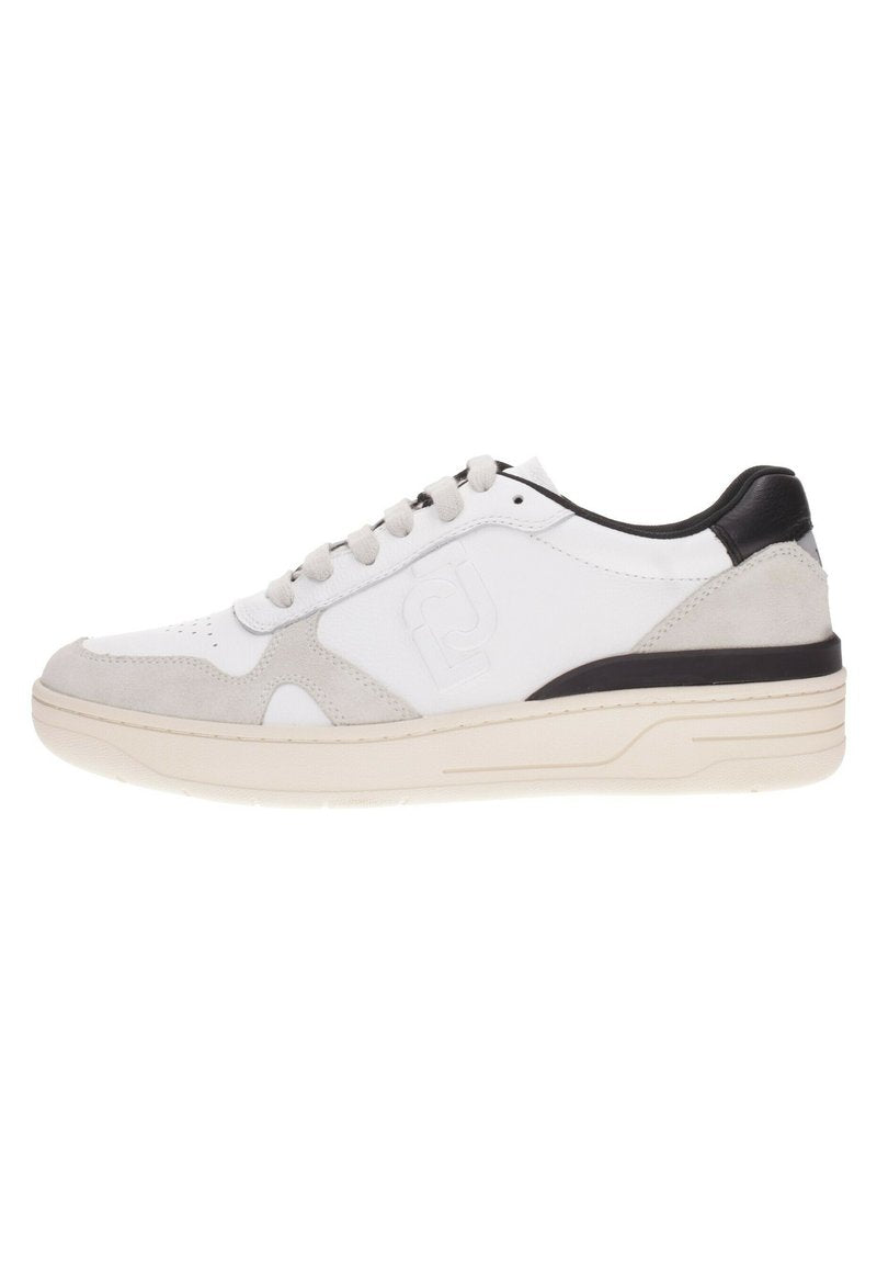 SNEAKERS Media 1