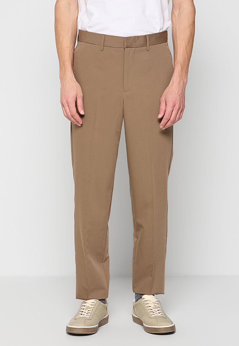 RELAXED FIT  Media 1