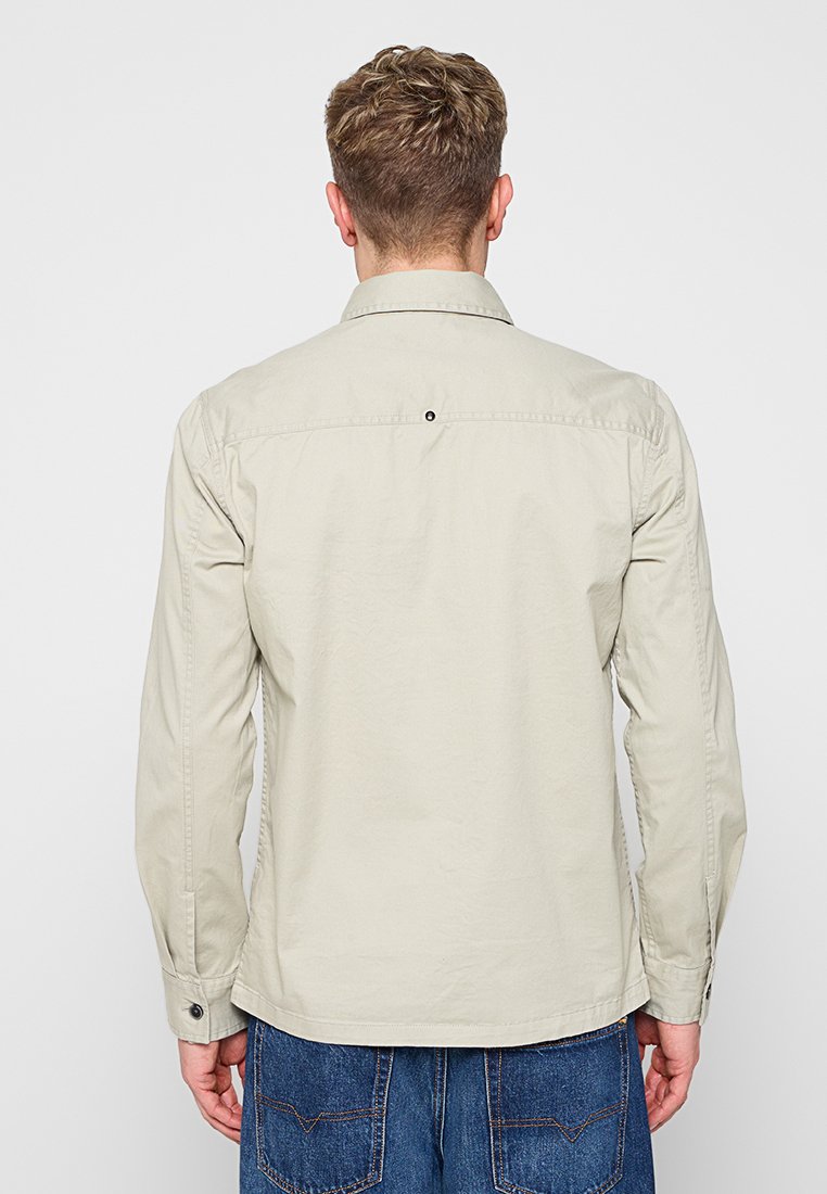 REGULAR FIT Media 3