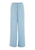 Helleblaue, weite Hosen mit einem Gummibund und Kordelzug; aus weichem Stoff mit glatter Textur und ohne sichtbare Muster.