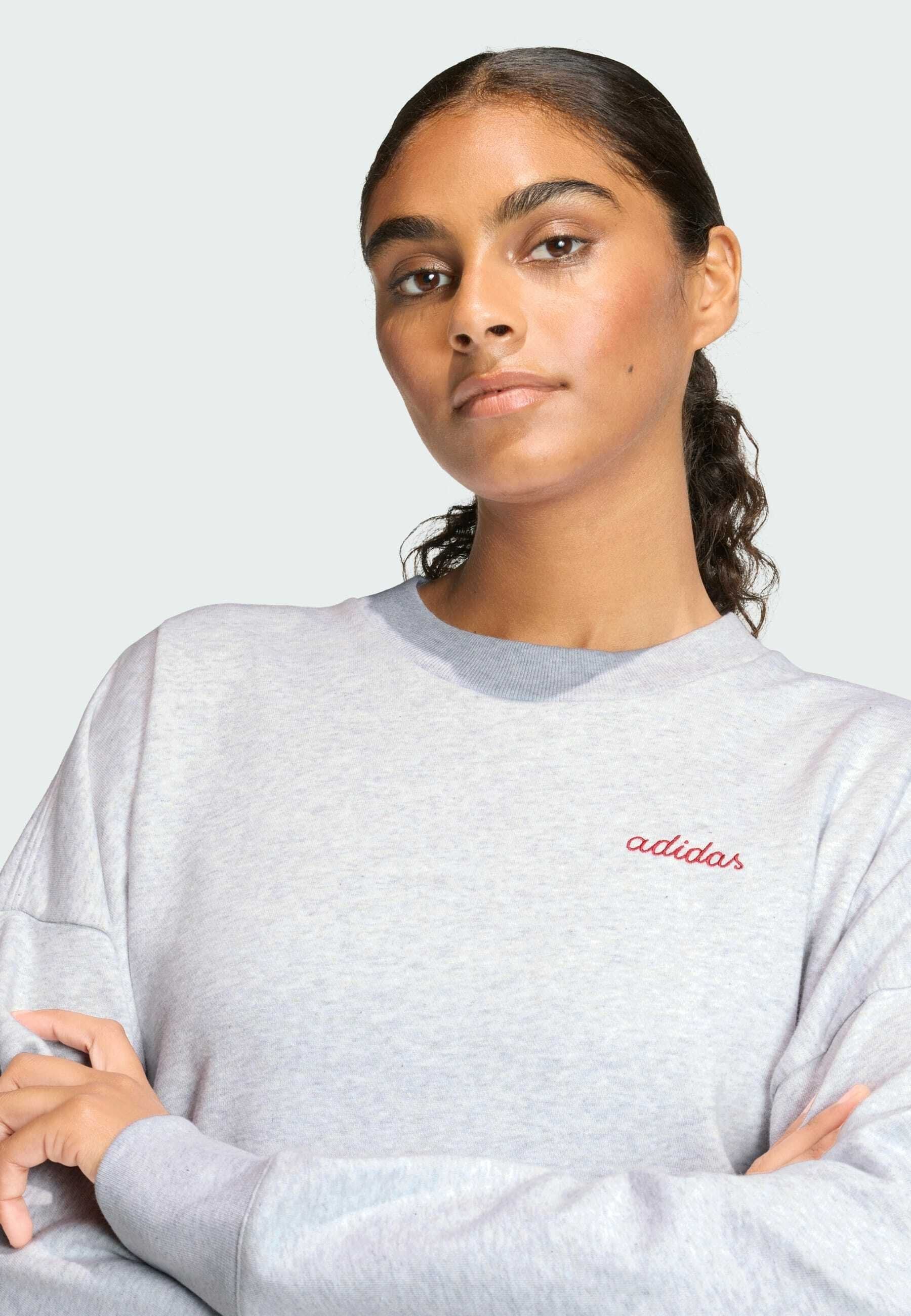 adidas Sportswear SEASONAL ESSENTIALS COLORPOP WITH EMBROIDERED GRAPHIC