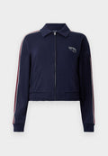 Dunkelblaue Zip-Jacke mit Kragen, maroon- und weiße Streifen auf den Ärmeln, zwei Fronttaschen und "GAP NYC"-Logo auf der Brust.