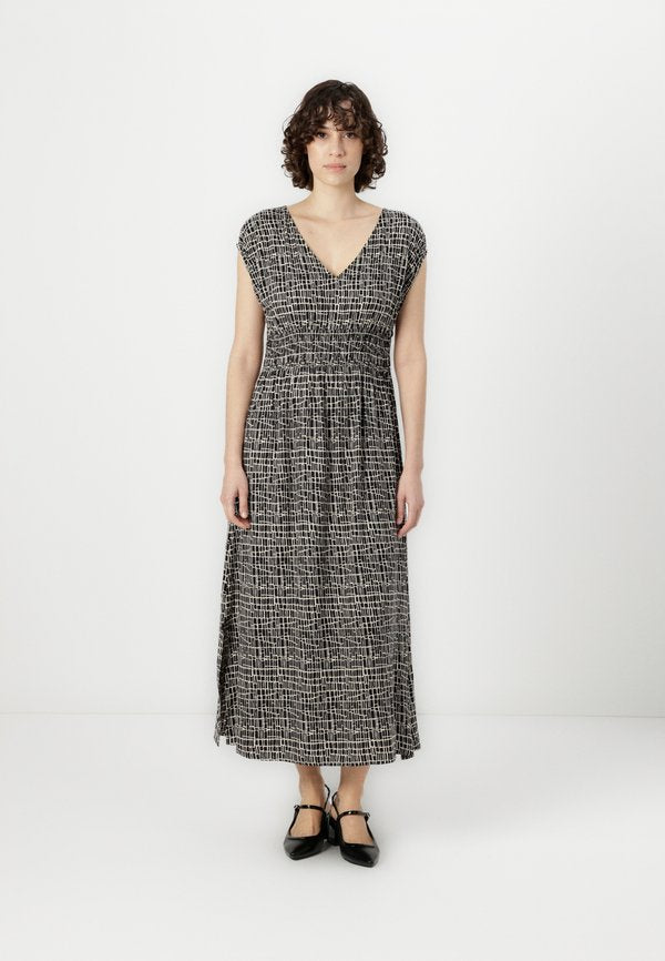 TOM TAILOR DRESS CRINKLED WITH SMOCKING - Maxi dress - abstract black