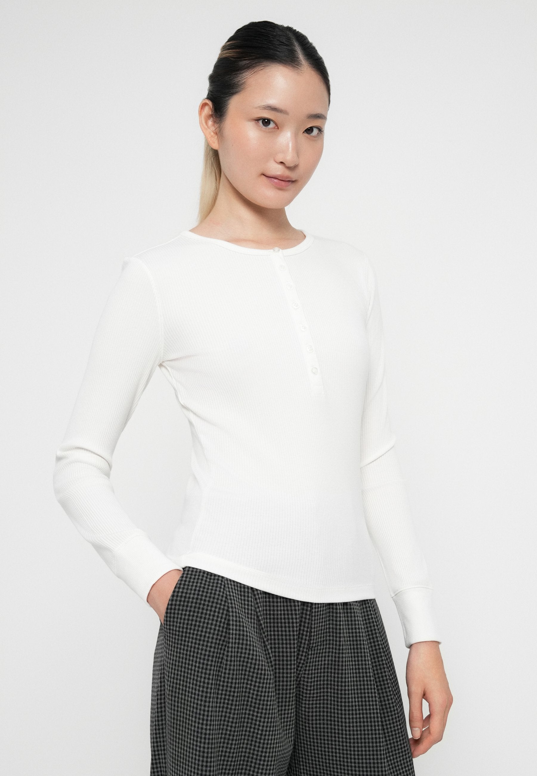 GAP WIDE LEG