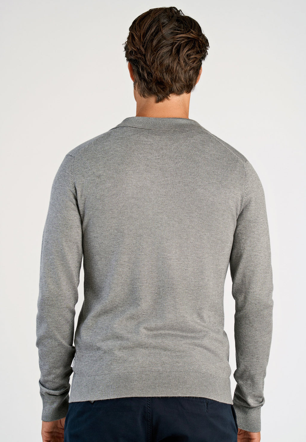 V-NECK Media 4