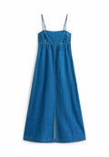 Blaues Denim-Maxikleid mit dünnen Spaghettiträgern und vorderem Schlitz, mit einem taillierten Oberteil und ausgestelltem Rock.