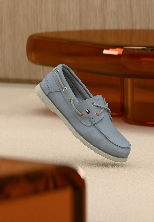 Tommy Hilfiger SUEDE BOAT SHOES - Boat shoes - breezy blue