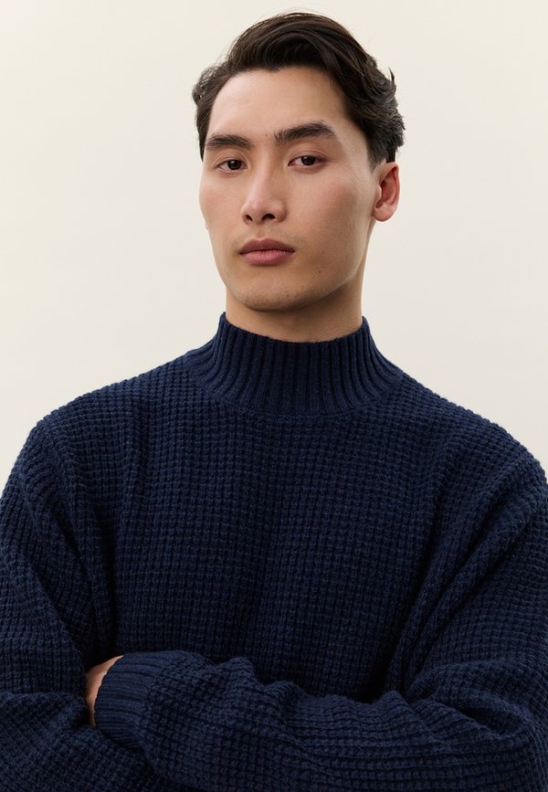 Les Deux GRADY WAFFLE MOCKNECK