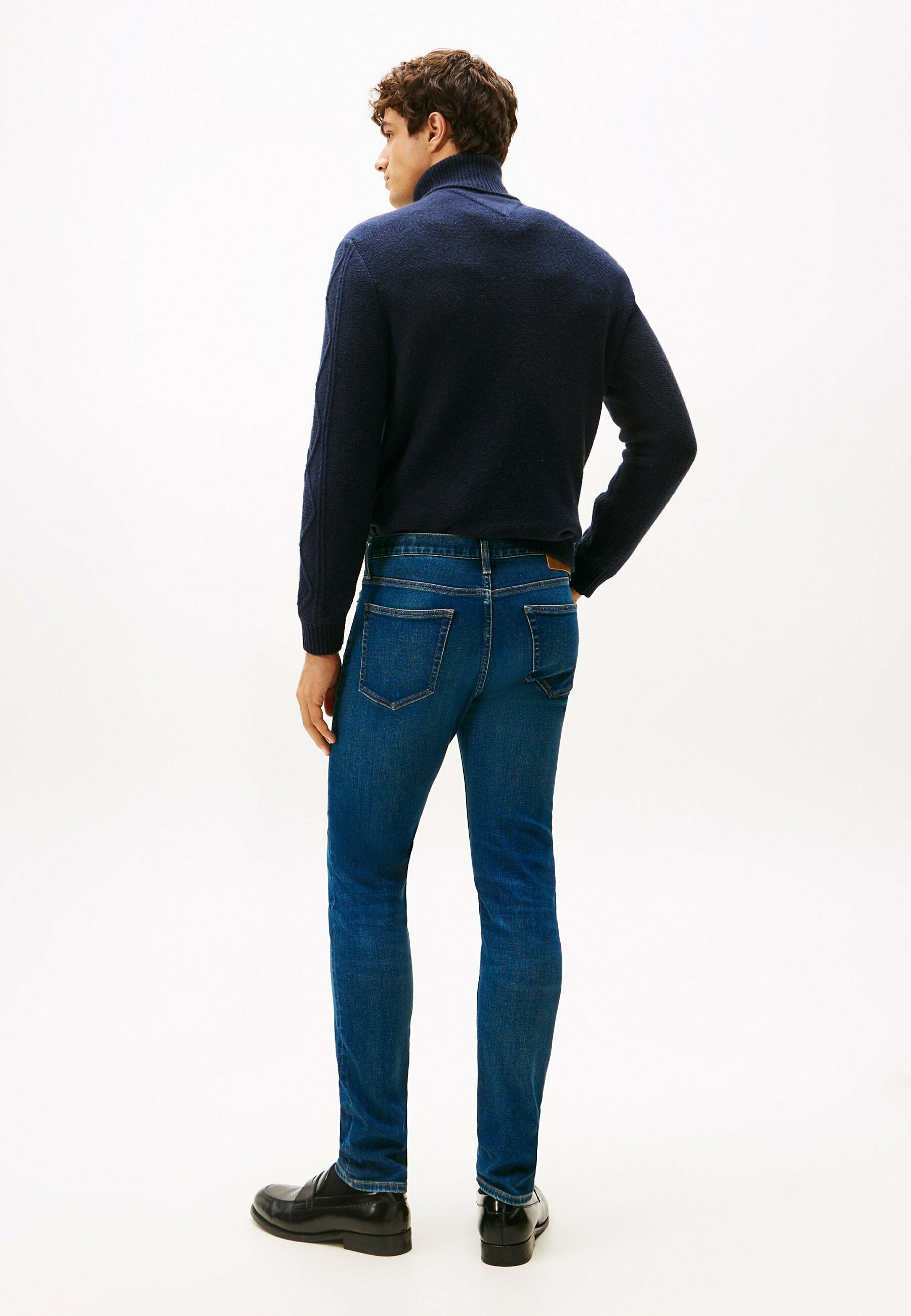 BLEECKER WHISKERED SLIM Media 4
