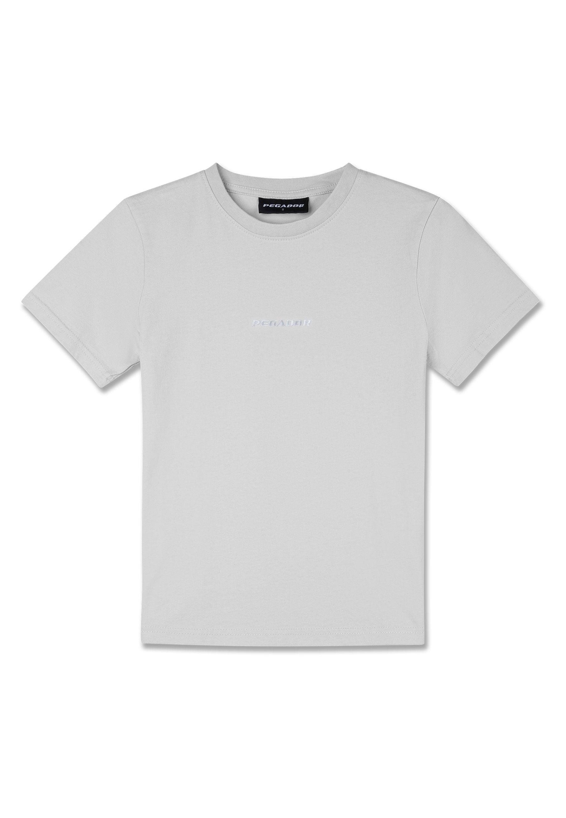 Hellgraues Baumwoll-T-Shirt mit kurzen Ärmeln, einem runden Halsauschnitt und einem kleinen, geprägten Logo in der Mitte vorne.