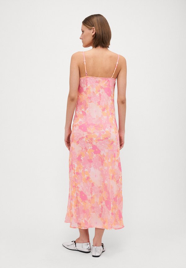 Vero Moda Tall VMSMILLA 7/8 WATERFALL DRESS