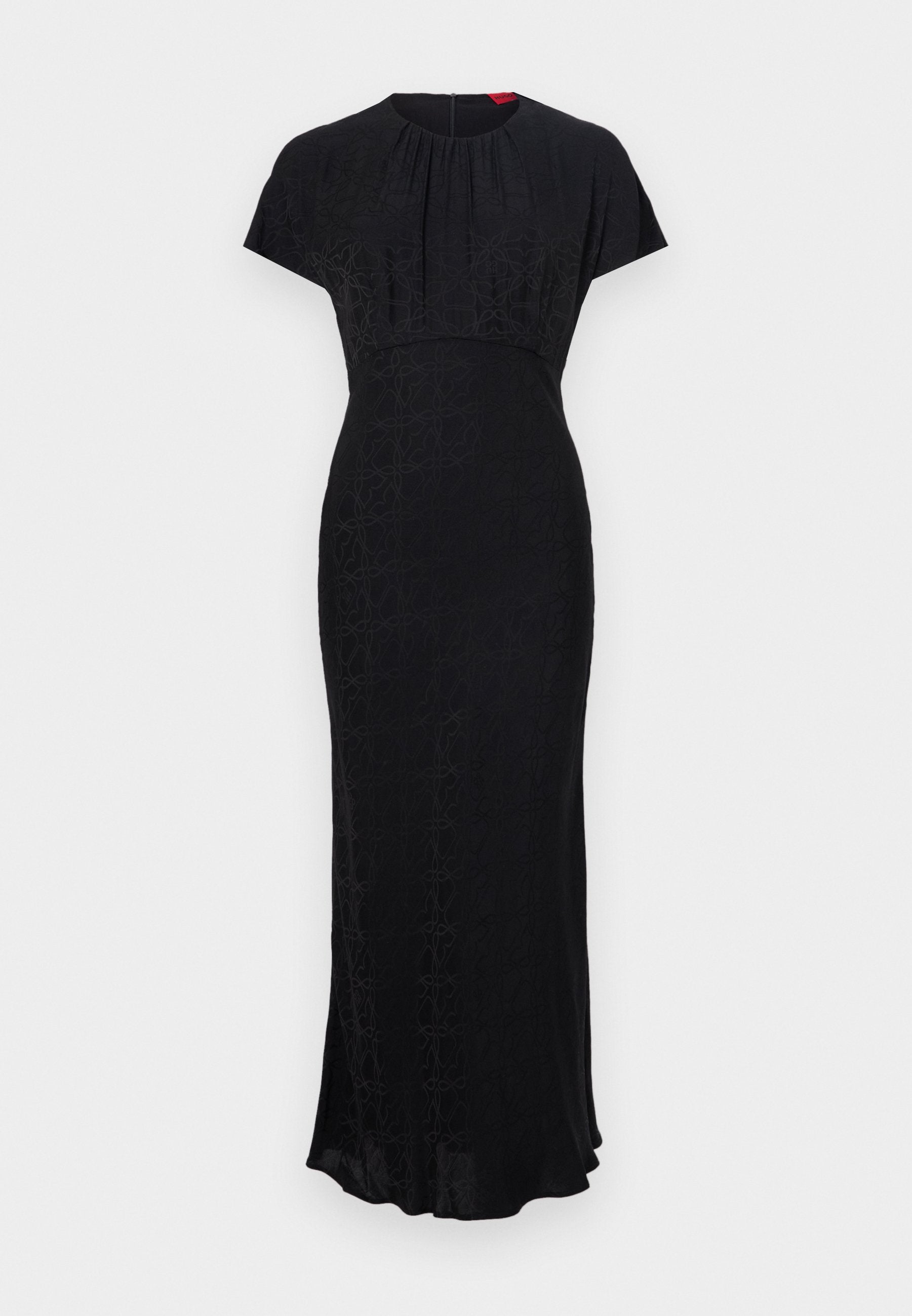 Schwarzes langes Kleid mit kurzen Ärmeln, das ein dezentes geometrisches Muster, einen runden Ausschnitt, eine taillierte Taille und einen leicht ausgestellt Boden aufweist.