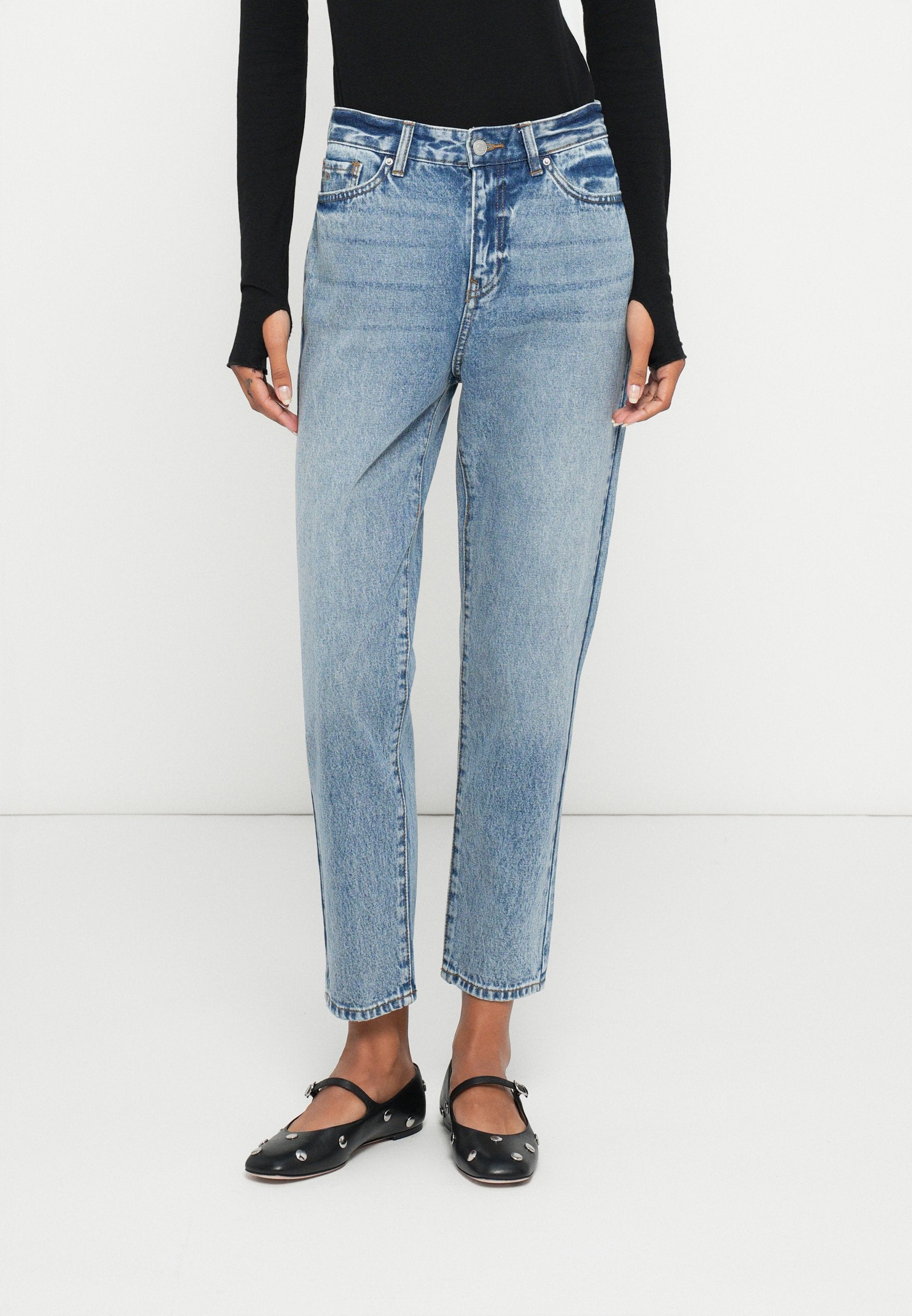 Armani Exchange Jeans Relaxed Fit Media 1