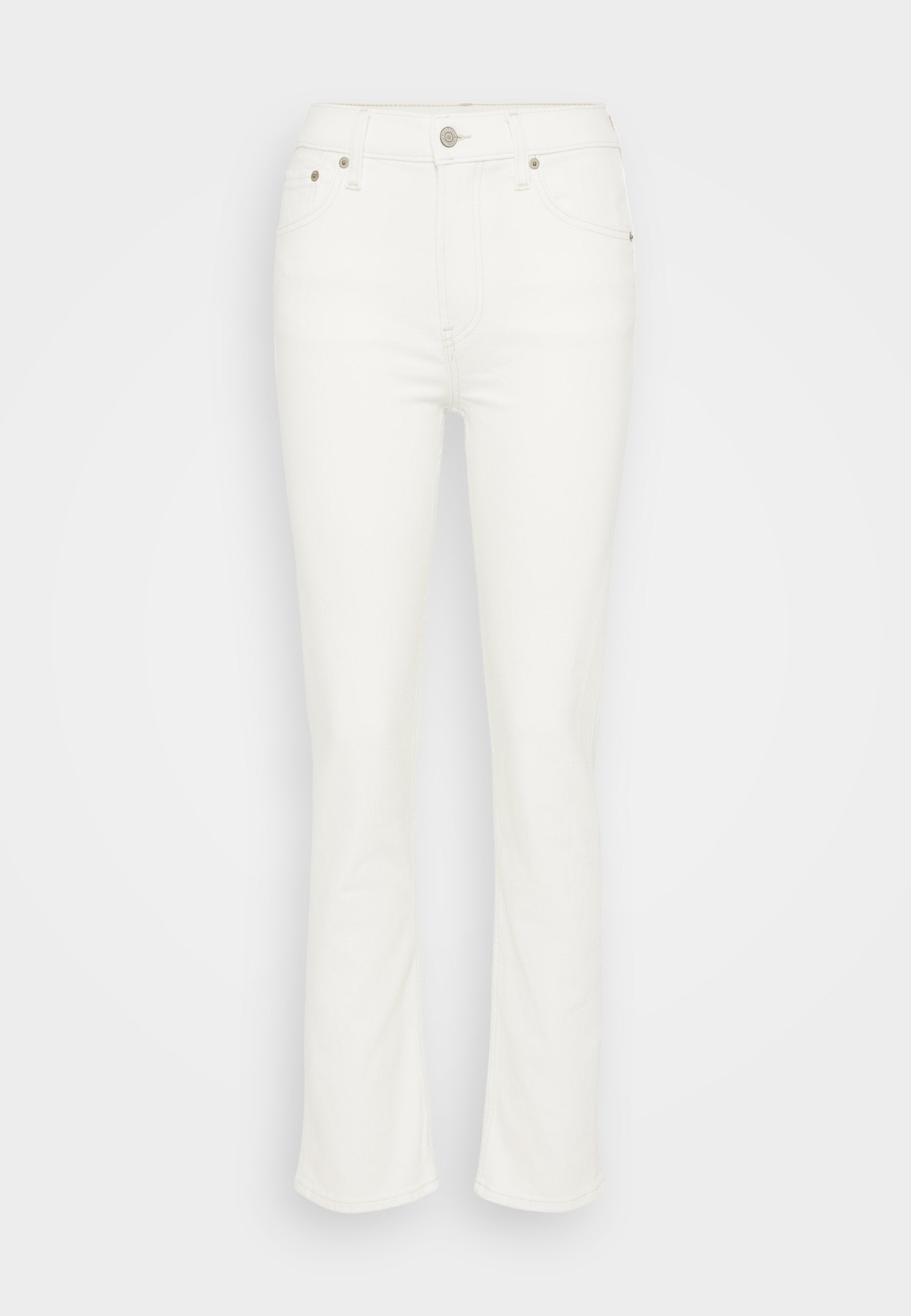 Weiße Jeans mit ausgestellten Beinen, mittelhoher Taille, vorderem Knopfverschluss und minimalem Steppdetail, das eine glatte Textur bietet.