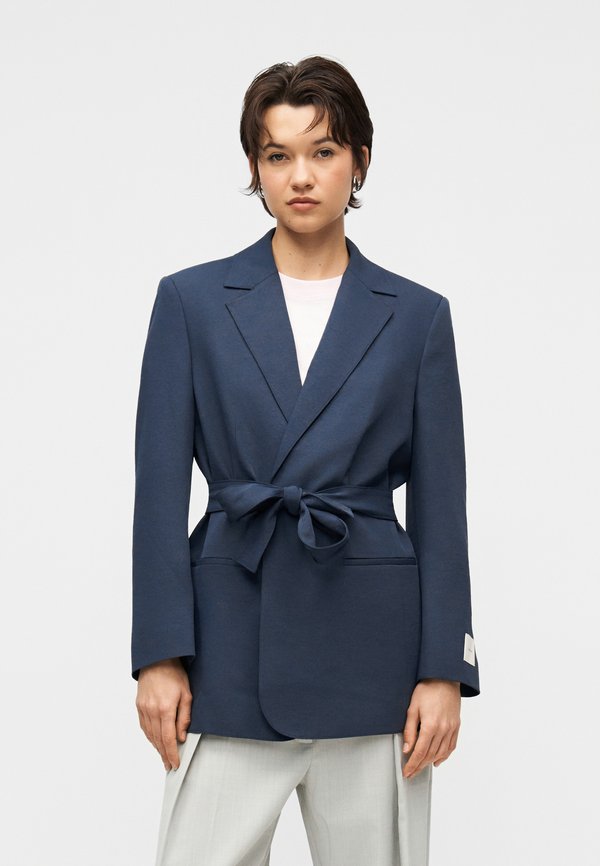 Calvin Klein CASUAL BELTED