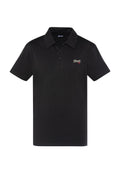 Schwarzes Poloshirt aus Baumwollmischung, mit einem zwei-knöpfigen Kragen, kurzen Ärmeln und dem Schott-Logo in Weiß und Rot auf der linken Brust.