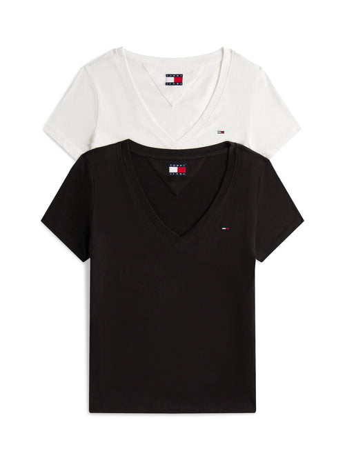 Zwei V-Ausschnitt-T-Shirts, eines schwarz und eines weiß, aus weichem Stoff. Jedes Shirt hat ein kleines Logo auf der Brust. Klassisches, lässiges Design.