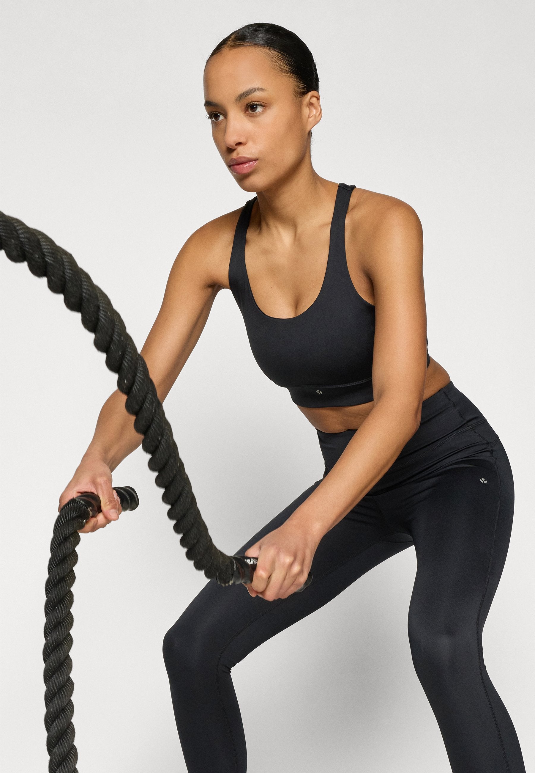Even&Odd active MEDIUM SUPPORT SPORTS BRA WITH CUT OUT RACERBACK
