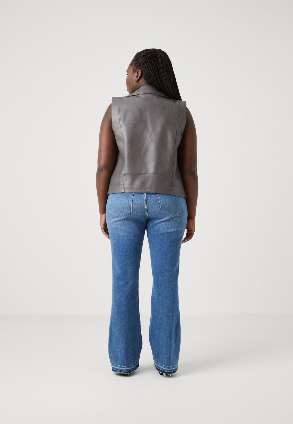 CARVERA WAISTCOAT Media 4