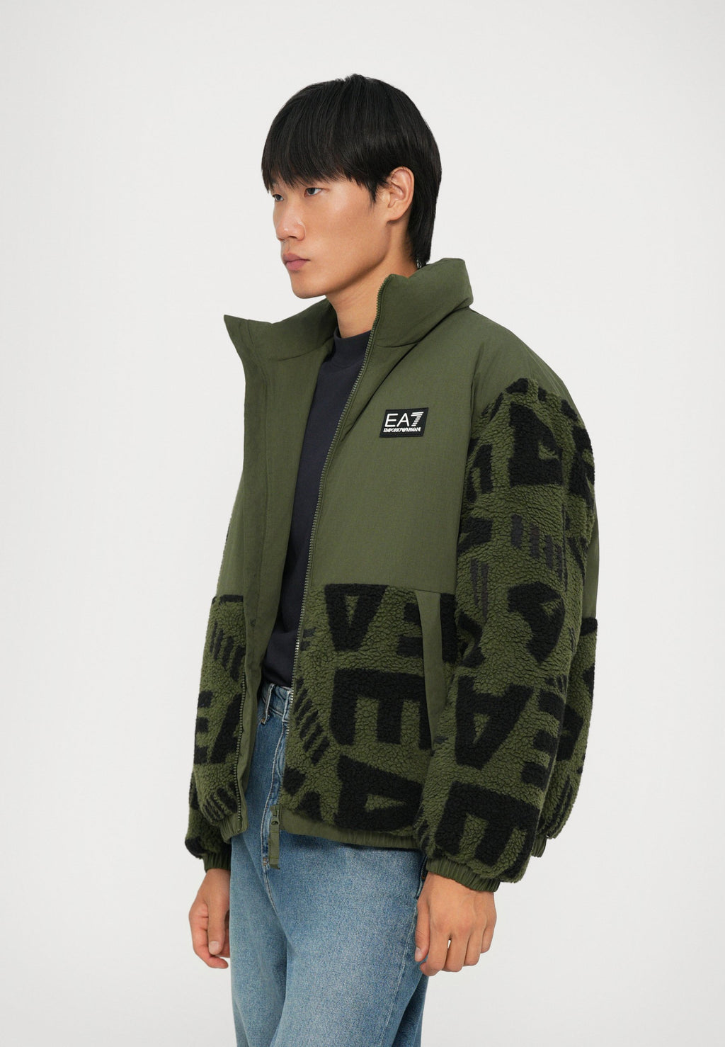 MOUNTAIN JACKET LOGO Media 6