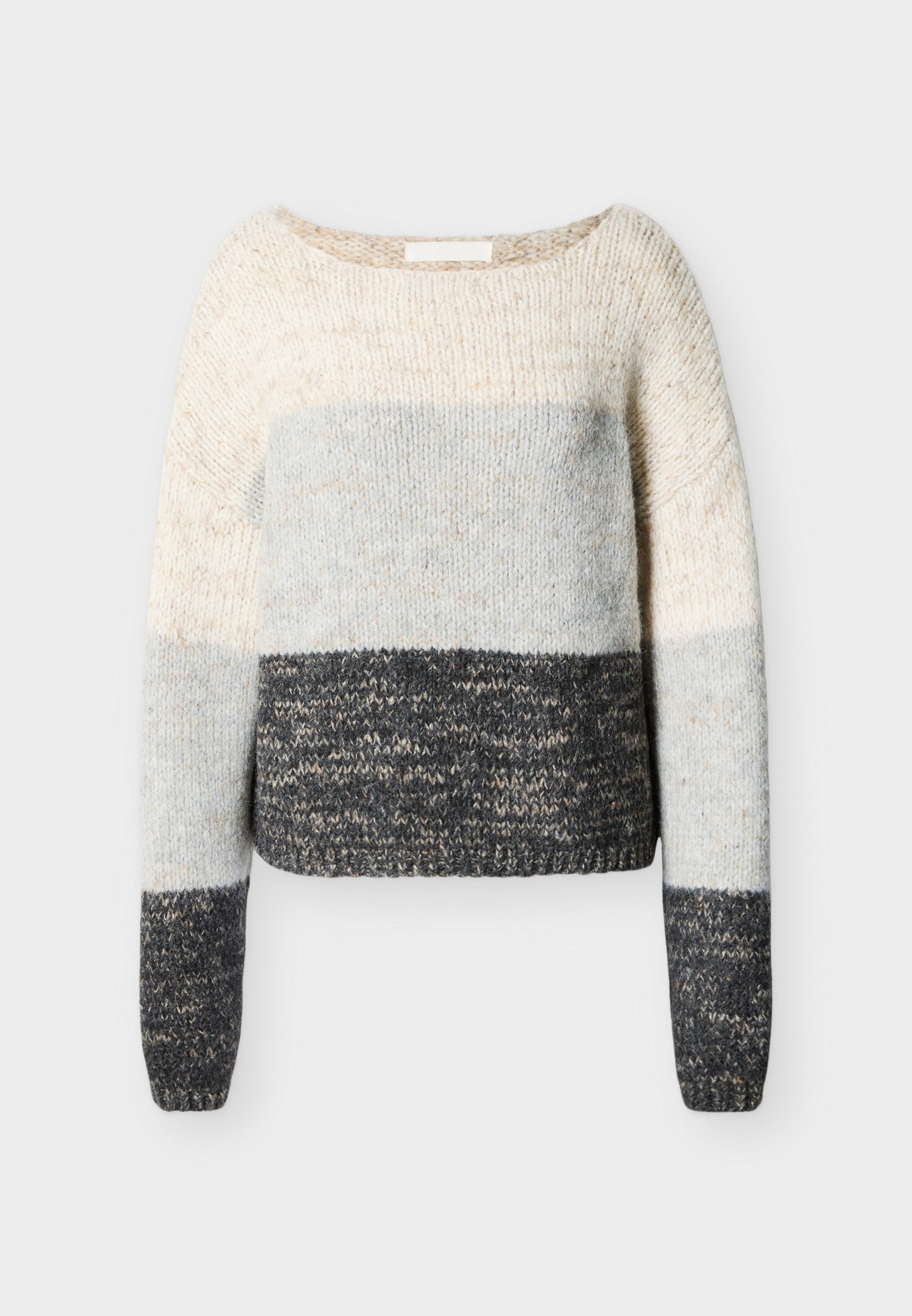 Strickpullover mit breiten horizontalen Farbblöcken in Creme, Hellgrau und Dunkelgrau, mit langen Ärmeln und rundem Ausschnitt.