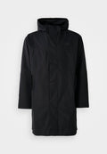 Schwarze wasserdichte Parka mit hohem Kragen und verstellbarem Kapuze. Verfügt über einen Frontreißverschluss, lange Ärmel und zwei Seitentaschen. Minimalistisches Design.