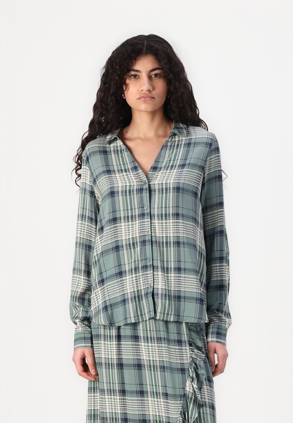 Vero Moda VMCAMILLO FOLD UP SHIRT - Button-down blouse - laurel wreath green