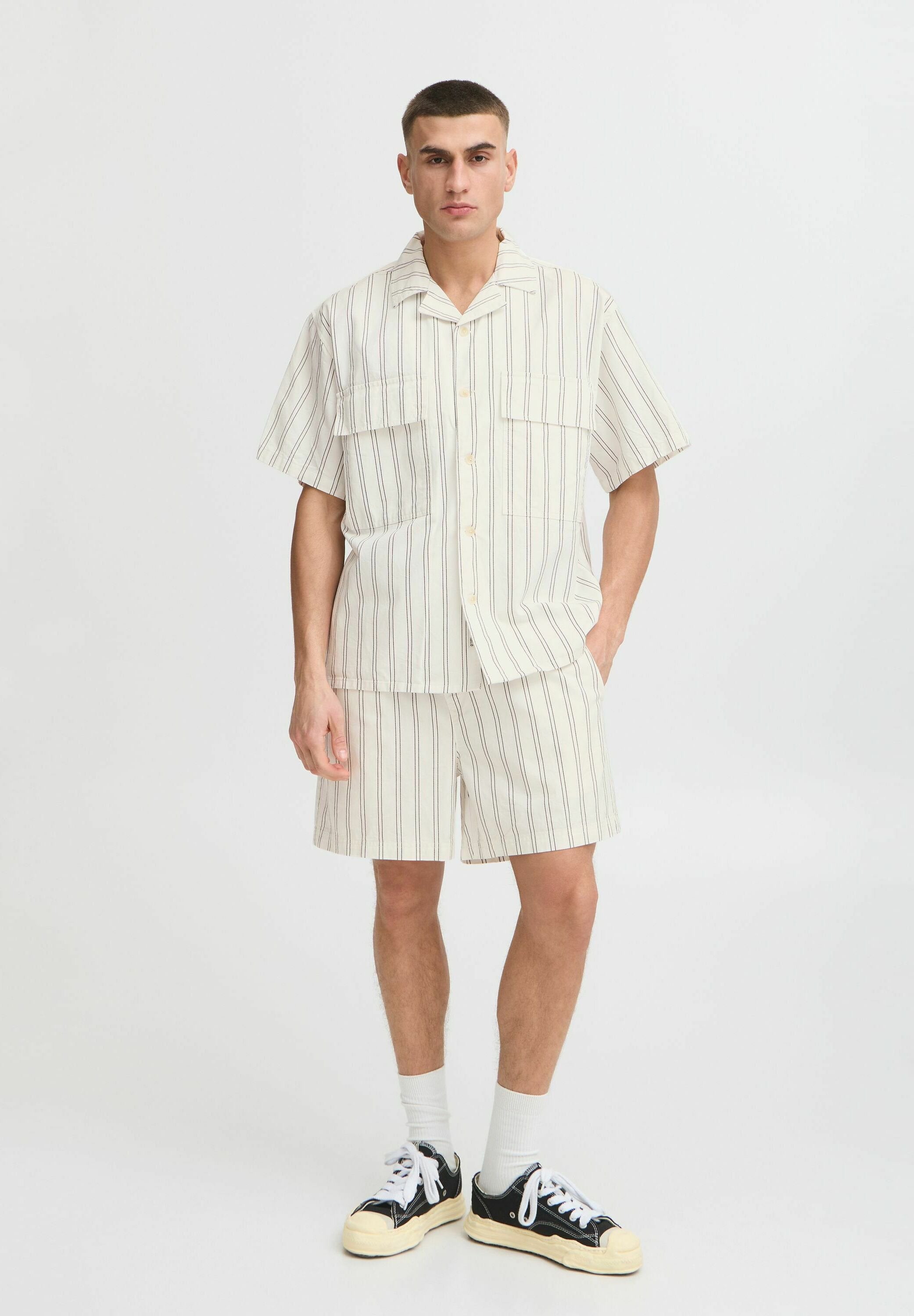 SDPETRUS STRIPED Media 2