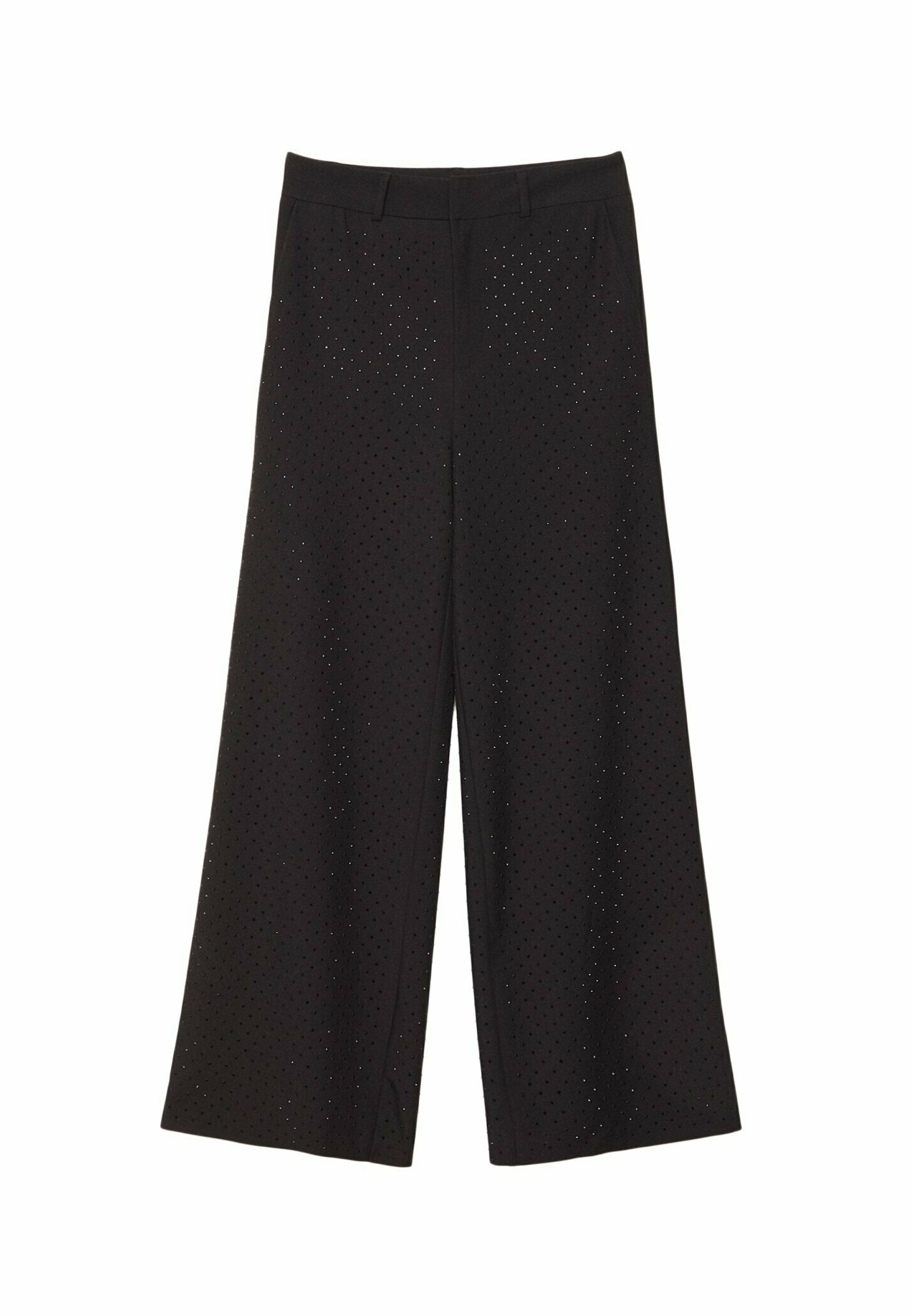 Schwarze weit geschnittene Hosen mit einem perforierten Design, hergestellt aus leichtem Material mit glatter Textur und ohne sichtbare Verschlüsse.