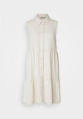 Beige Leinen ärmelloses Kleid mit durchgehendem Knopfverschluss und gestuftem Rock. Besitzt einen klassischen Kragen und eine subtile Textur über das gesamte Kleid.