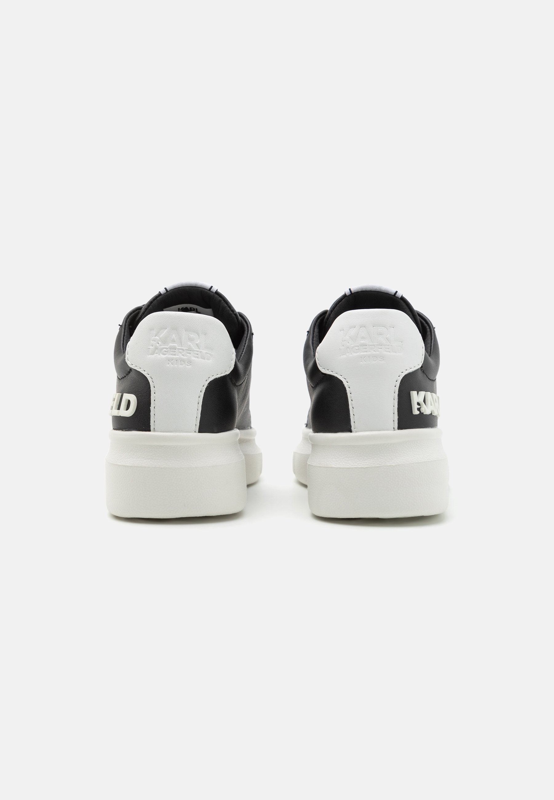 TRAINERS UNISEX Media 3