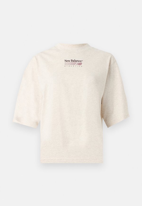 New Balance TRACKSIDE RELAXED - Print T-shirt - beige
