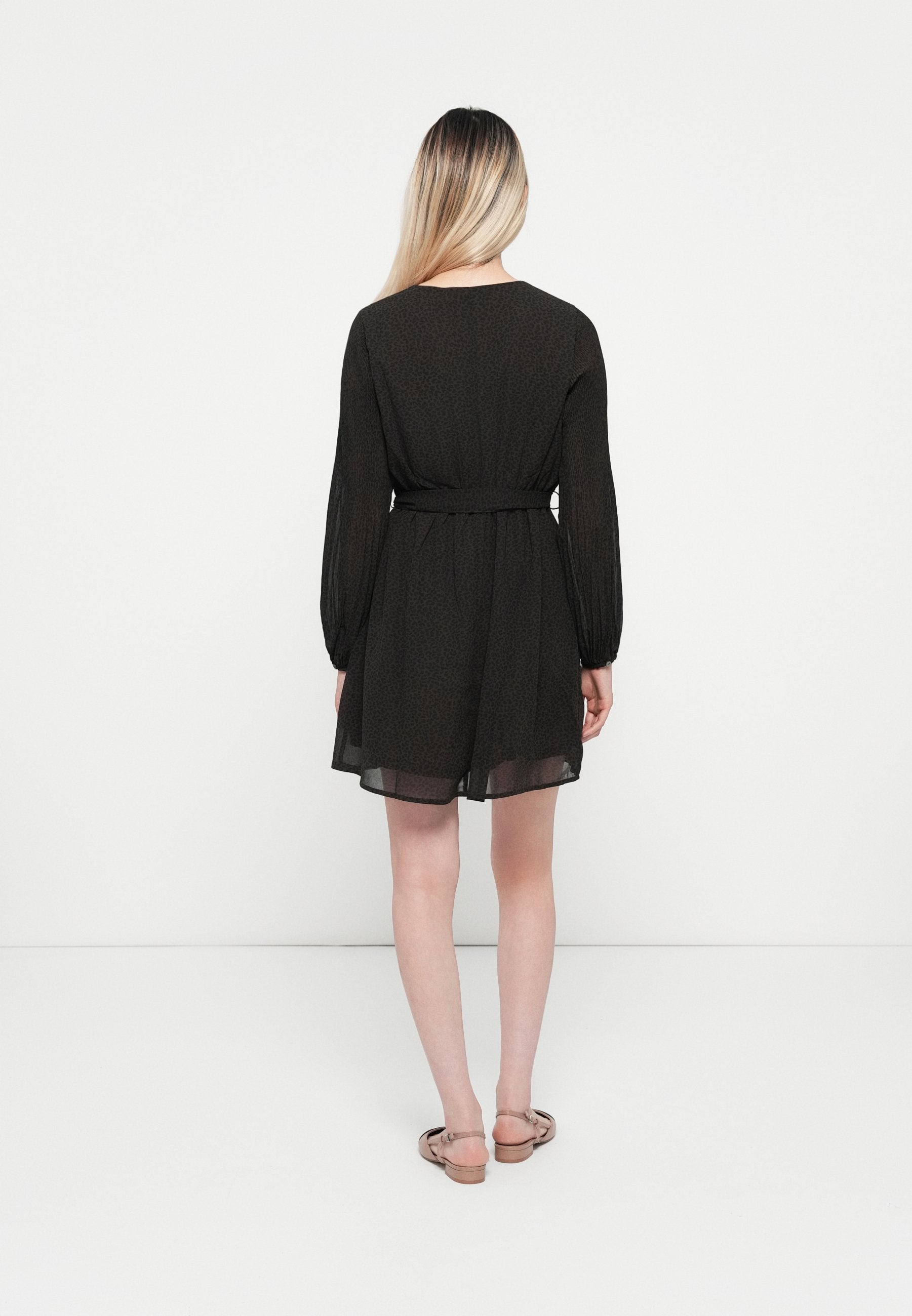 ONLSTAR LIFE SLEEVE DRESS Media 4