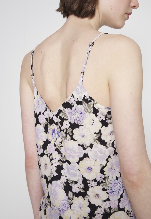PIECES Tall PCNYA SLIP