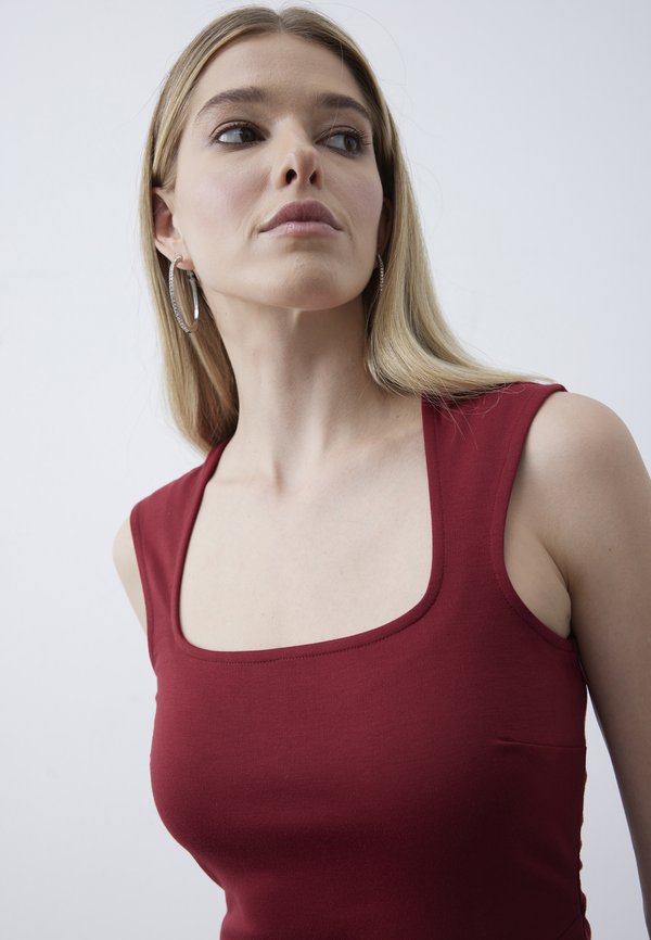 Anna Field