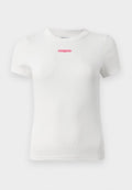 Weißes T-Shirt mit kurzen Ärmeln aus geripptem Stoff. Mit einem rosa Logo auf der Brust. Klassisches Rundhals-Design mit taillierter Passform.