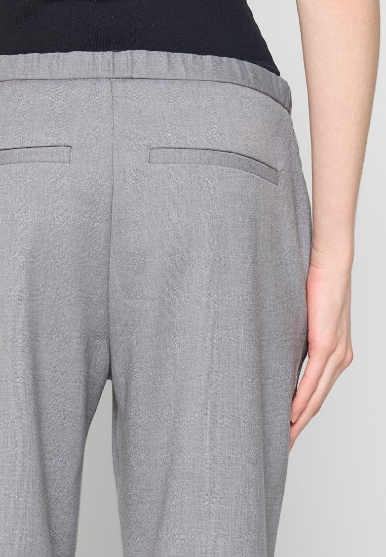 Abercrombie & Fitch REGULAR FIT