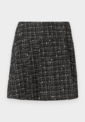 Schwarz-weißes Tweed-Rock mit strukturiertem Muster, geradem Schnitt und einem subtilen Karomuster. Verfügt über einen Taillenbund und keine sichtbaren Verschlüsse.